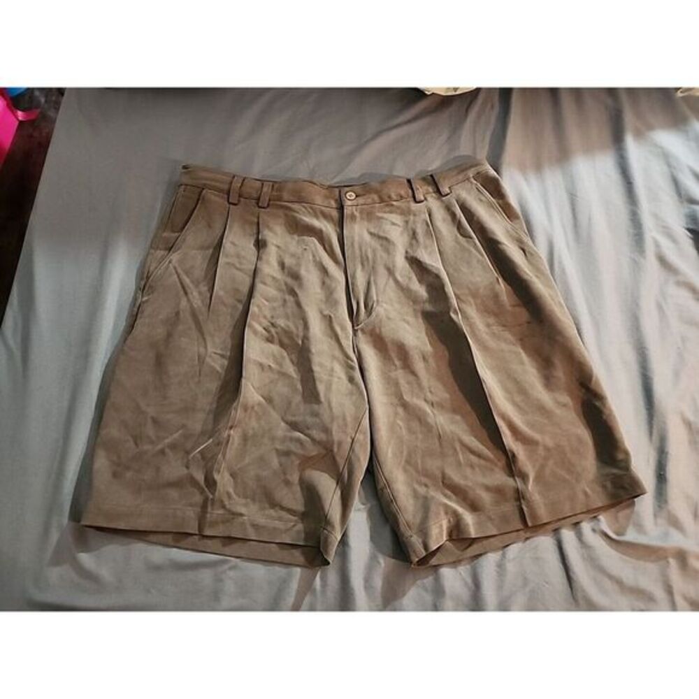 TOMMY BAHAMA Relax Mens Brown Pleated Front 100%‎ Silk Shorts Size 40